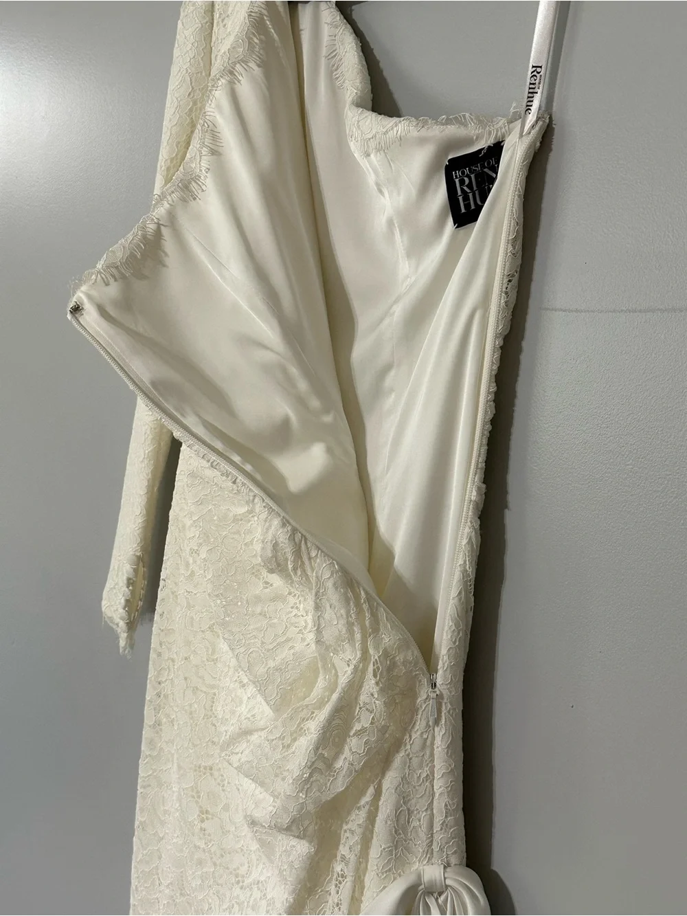 House of Renhue Bruni One-Shoulder Ivory‎ Lace Wedding Gown Drop Waist Size 8